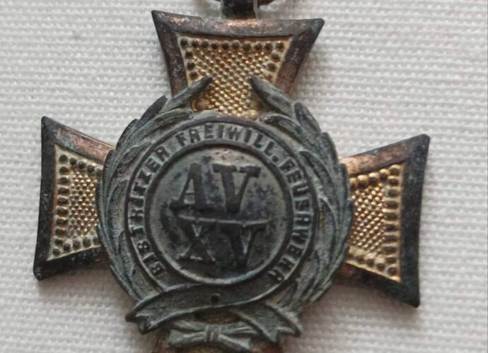 Bistritzer frewill. feuerwehr badge 1877-1902